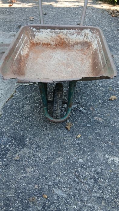 Carrinho de mão para obras