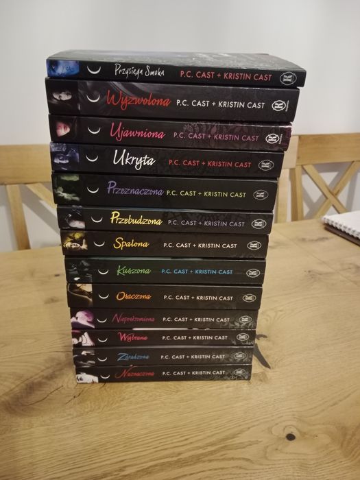 Seria Dom nocy 1-12 i nowelka Przysięga Smoka P.C. Cast i Kristin Cast