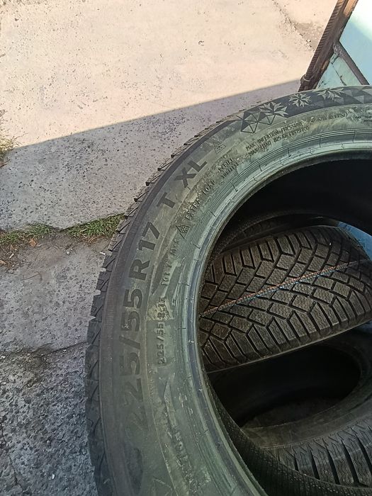 Продам комплект шин 225/55-17 Continental Viking contact 7