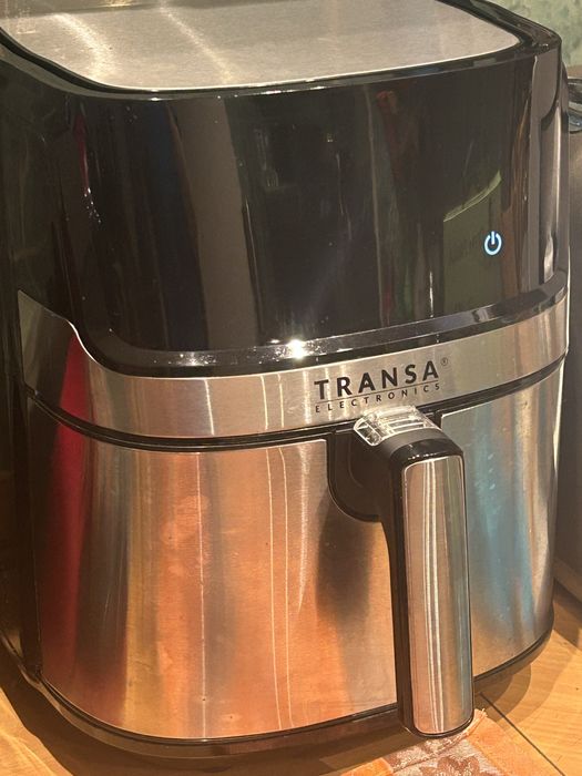 AirFryer , 8 programów, 6L, 1700W, plus wkłady do pieczenia.