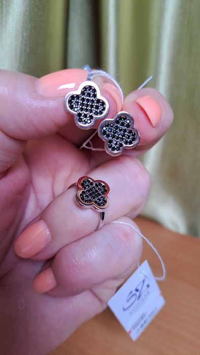 Продам  роскошный  серебрянный  набор с золотыми  накладками