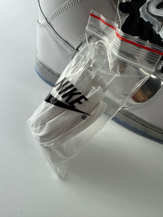 Nowe sneakersy unisex W NIKE DUNK HIGH białe srebrne 41