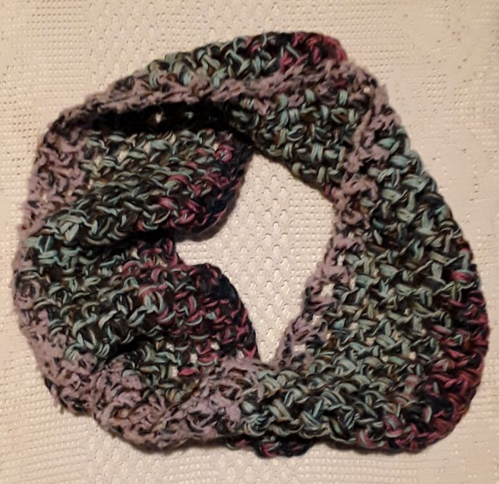 Golas em tricô feitas à mão, novas!