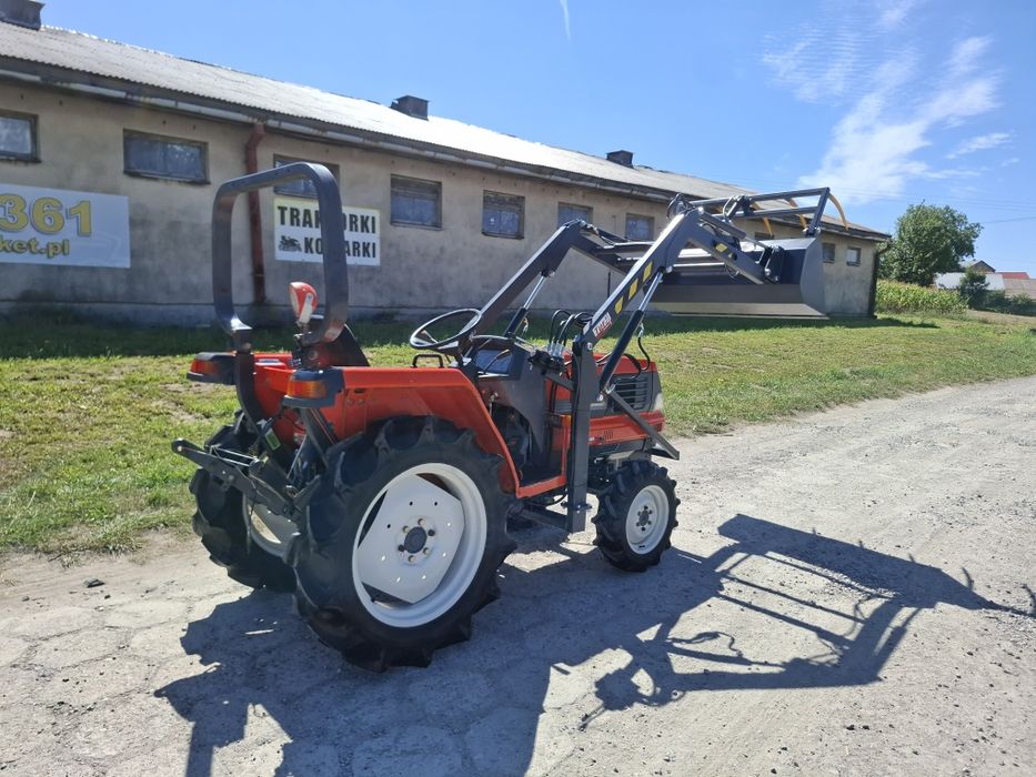 Traktorek japoński 4x4 Kubota GL 241 z ładowaczem łyżko krokodyl
