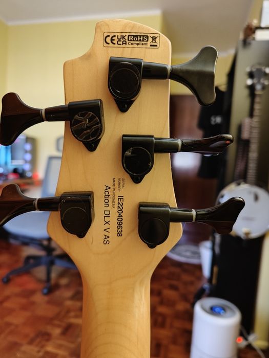 Baixo Cort Action 5 cordas eletrónica Markbass