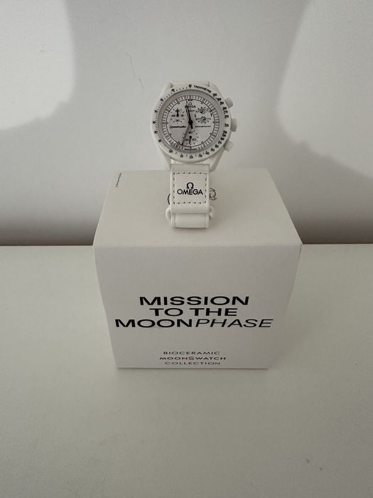 Omega x Swatch Mission to the MoonPhase Snoopy