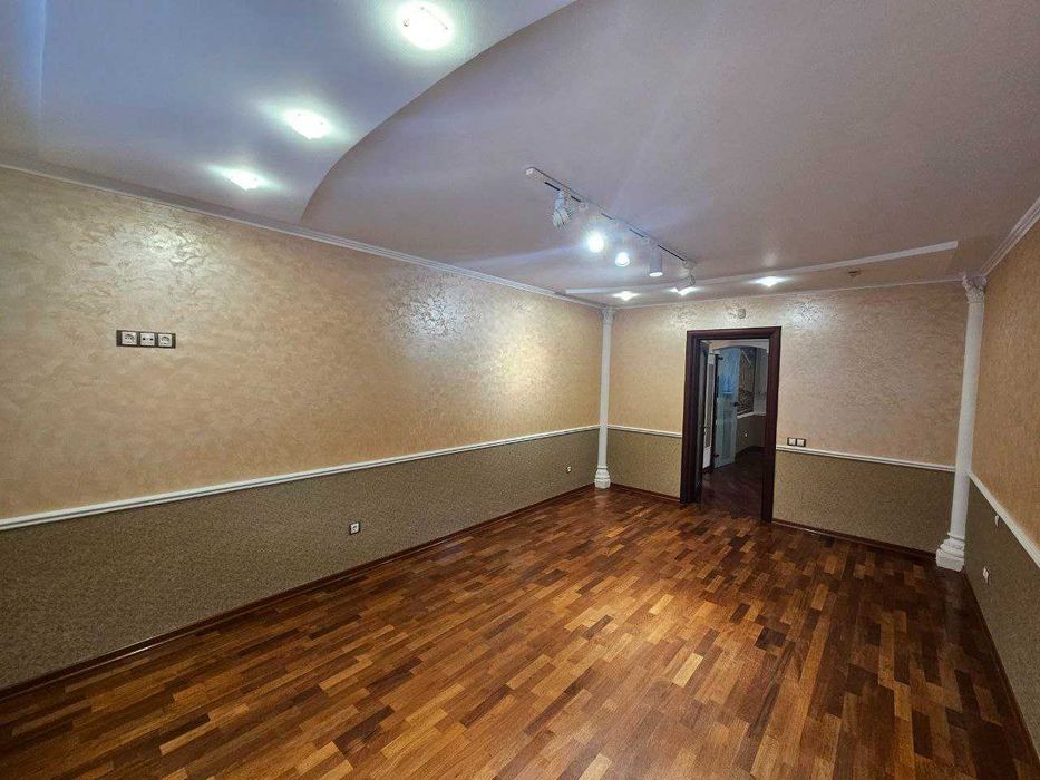 Оренда комерційного приміщення, центр, вул. Шептицького