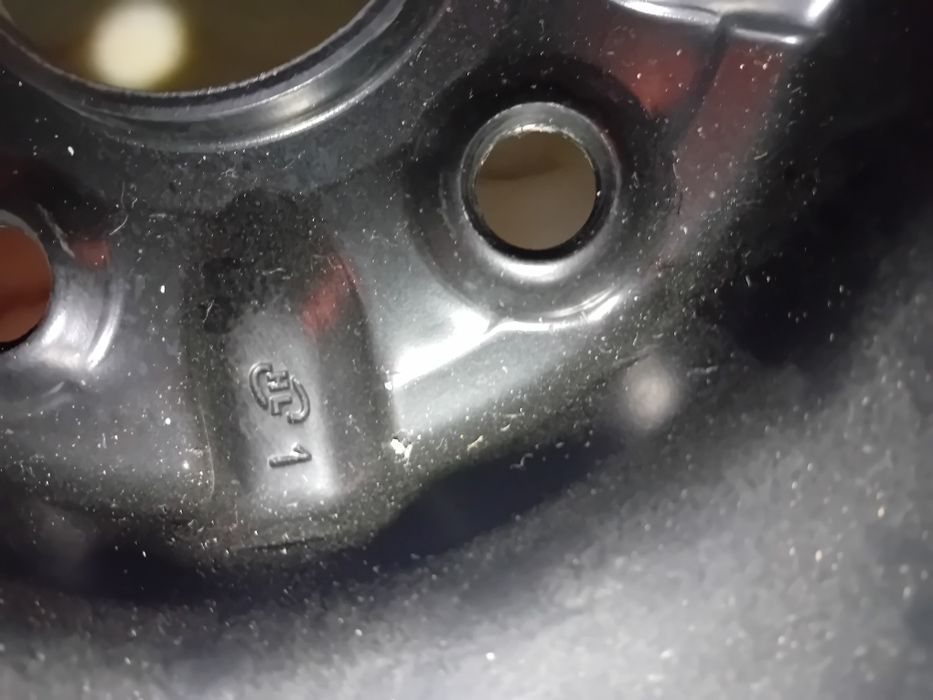 Jantes de ferro 16 polegadas, 5 furos, novas com tampões.Toyota AURIS