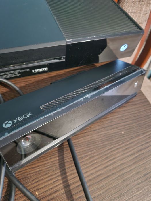 Sprzedam xbox one X 365GB