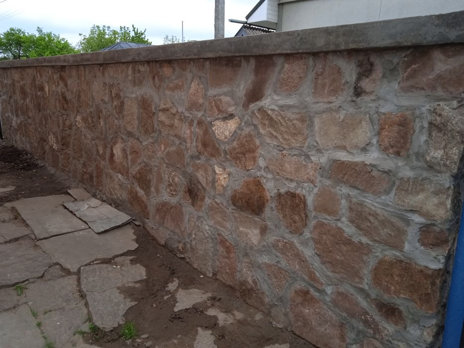 Камінь червон ий, жовтий піщаних