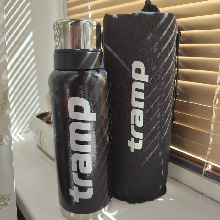 Термос Tramp разом з чохлом до нього