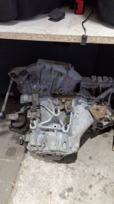 Розборка Peugeot 4007 Запчастини Шрот вживані деталі кузова,мотор кпп двері крила фари