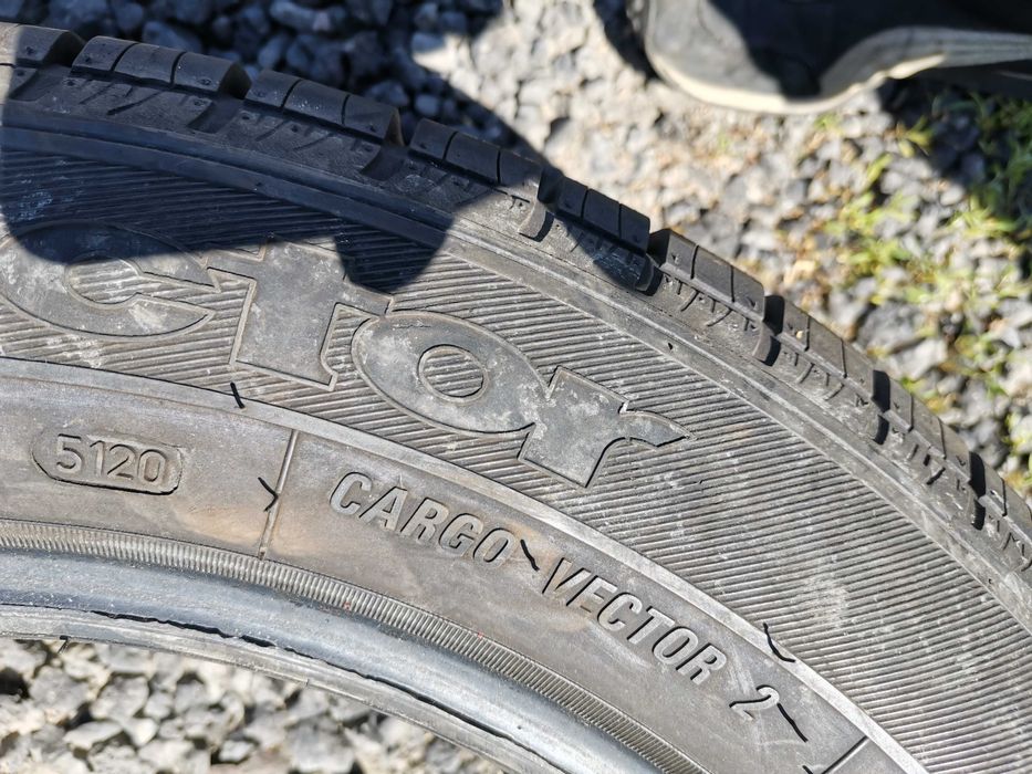 bus zima Goodyear 215/60/17C z 2019r 7.4mm 2szt zima