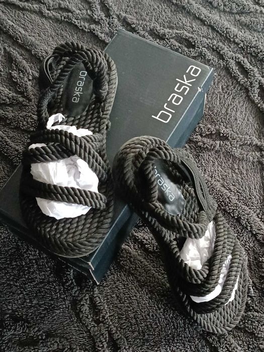 Продам нові сучасні босоніжки