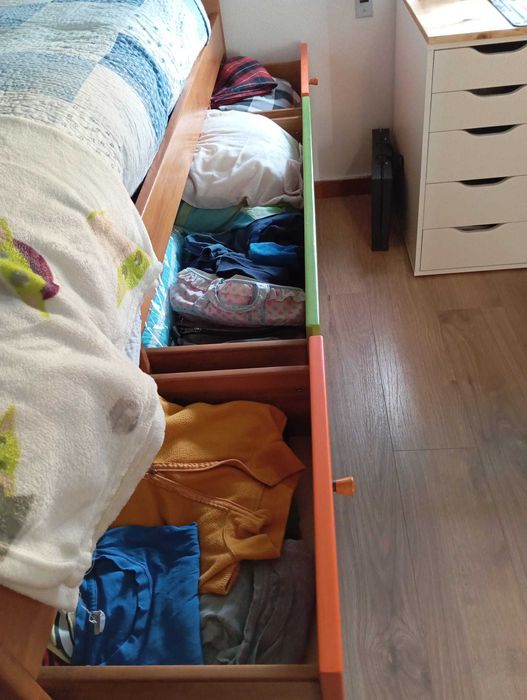 Cama dupla em cerejeira