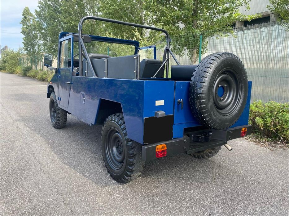 UMM 2.3 turbo diesel 8 lugares