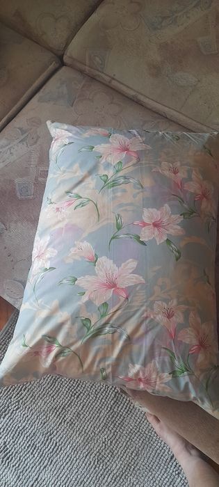 Продам  три  подушки