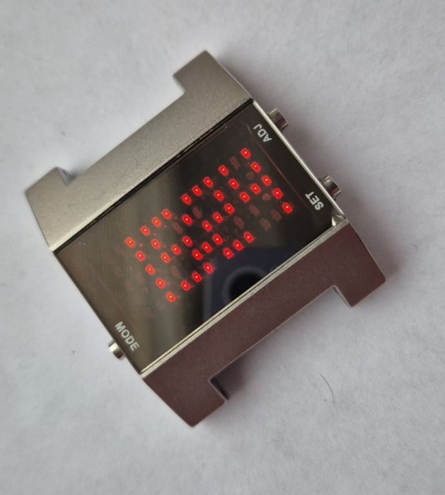 Zegarek nareczny LED z matrycą punktową vintage