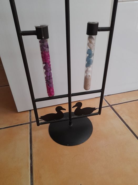 Castiçal  em ferro  de pé alto