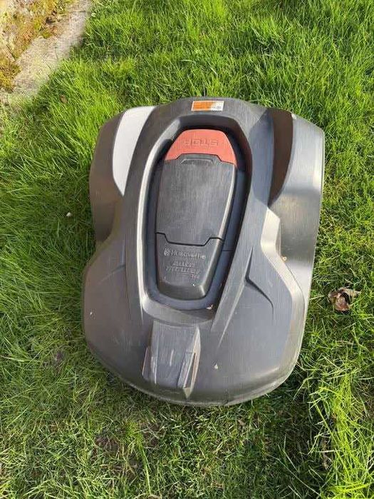 Husqvarna Automower 320, ze stacją ładującą