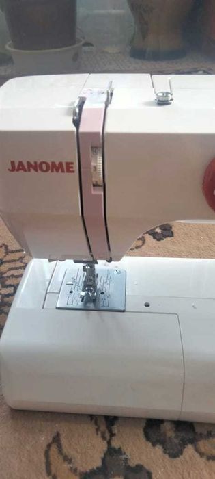 Електро швейна машинка.