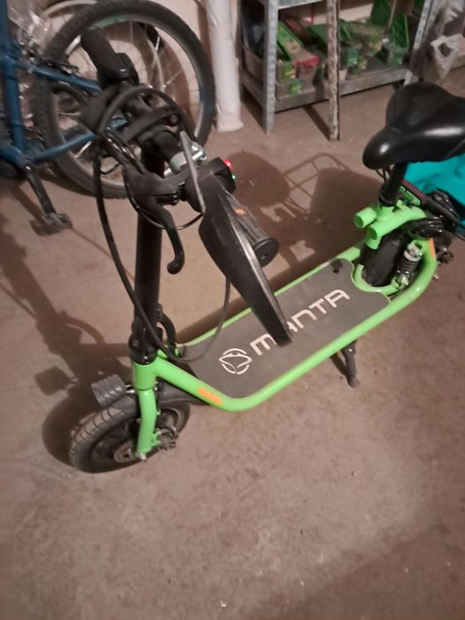 Hulajnoga elektryczna z siedzenim Manta
