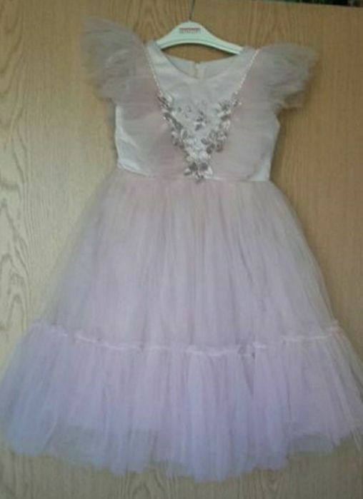 Платья нарядные, кофта, купальники для гимнастики, свитер на девочку.