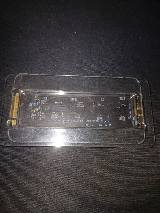 Продам SSD 1T нова