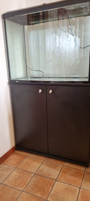 Аквариум для рыбок с тумбой