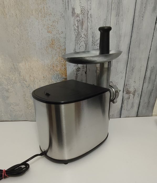 Электрическая мясорубка Grunhelm AMG240SSJ 3в1 2400Вт