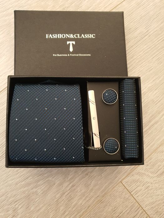 Zestaw męski krawat, poszetka, spinka do krawata, spinki do mankietów