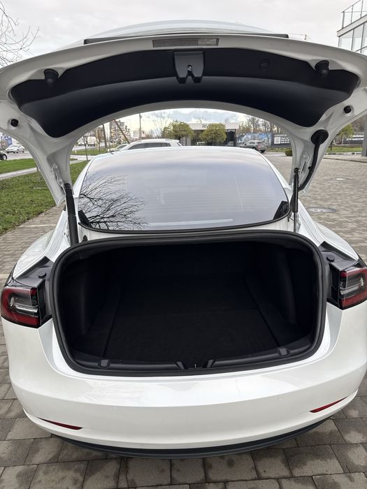 Tesla Model 3 рестайлінг 2021