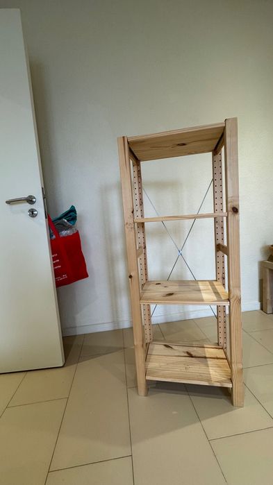 Estante de madeira maciça – sólida e em ótimo estado