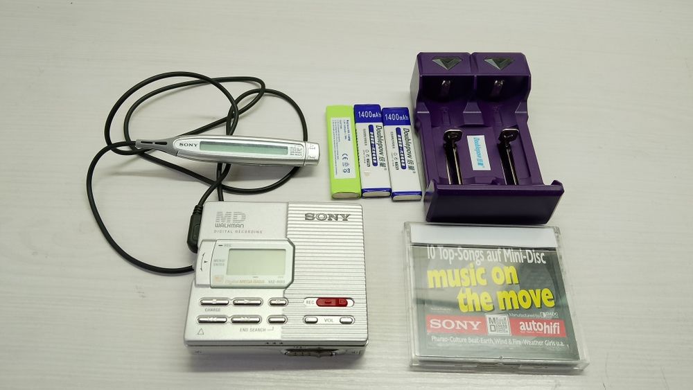 SONY MZ-R90 MiniDisc Walkman