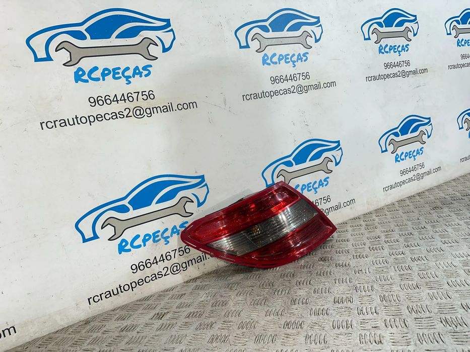 Farolins Tras Traseiros Esquerdo Direito Originais Mercedes Benz