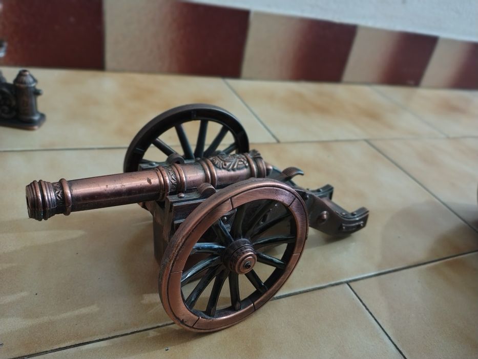 Vendo: isqueiros de mesa ( 1€)