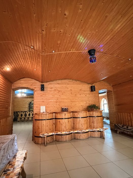 Продаж комерційної будівлі 336,9 м² з басейном і сауною в центрі Верховини.