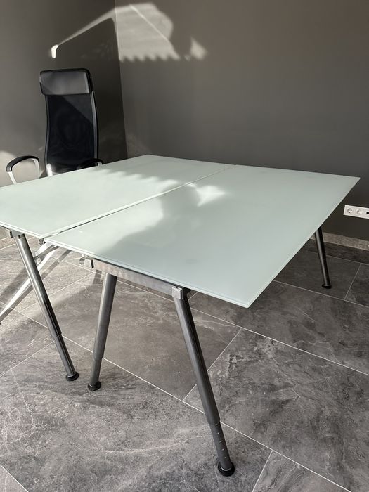 Secretaria com tampo em vidro temperado