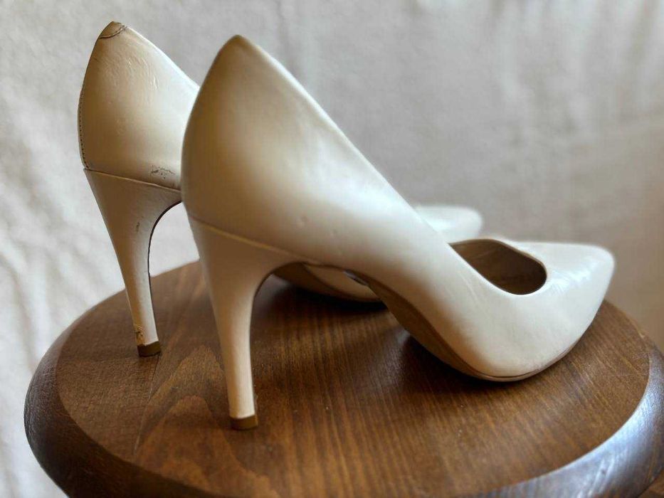 Туфли белые модельные