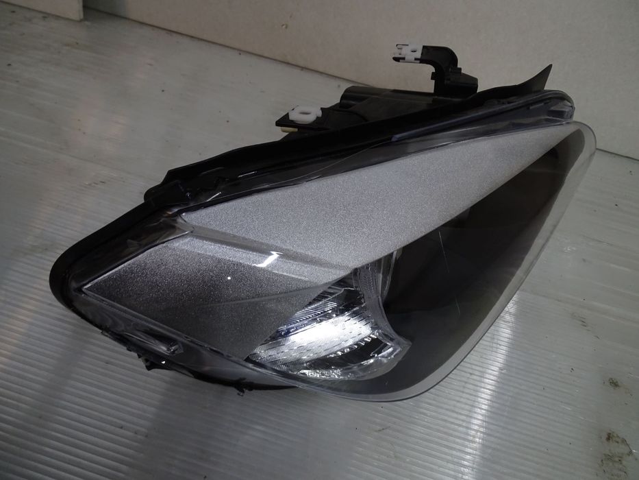 BMW X3 E84 Lampa lewy przód Europa