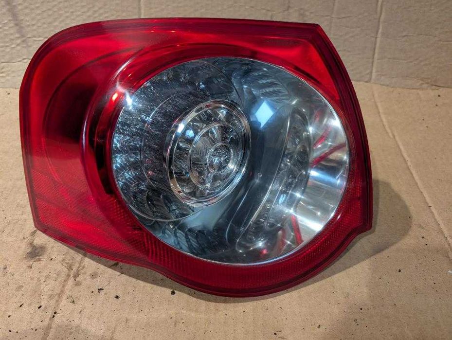Lampa lewa w błotnik VW Passat B6 kombi