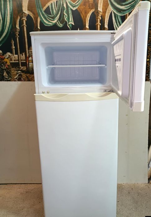 Frigorífico combinado a funcionar perfeitamente e exemplar estado. fri