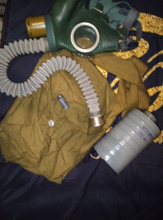 Продам противогаз гп-4у полный комплект!