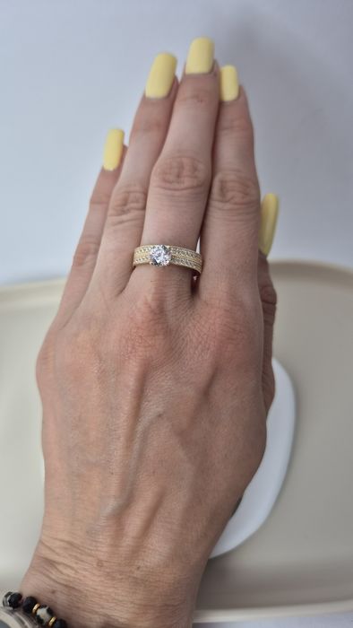 Nowy złoty pierścionek zaręczynowy z cyrkonią,cyrkoniami,obrączka p585