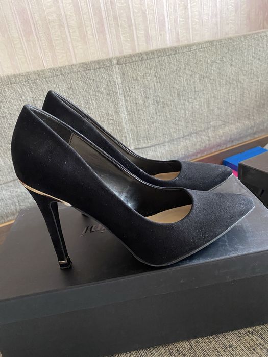 Туфлі човники замшеві ( 2 пари)