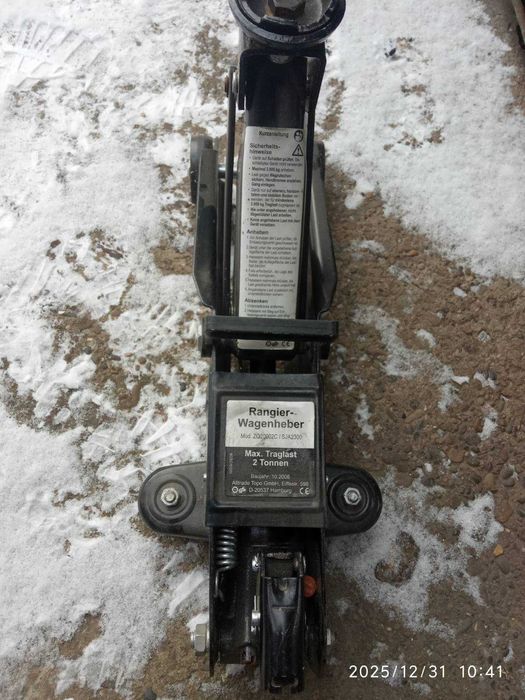 Домкрат підкатний  німеччина