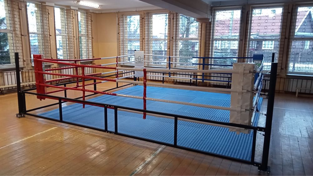 Ring bokserski składany mobilny na kółkach