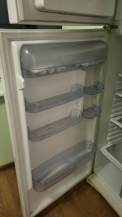 Терміново! Продам холодильник Indesit