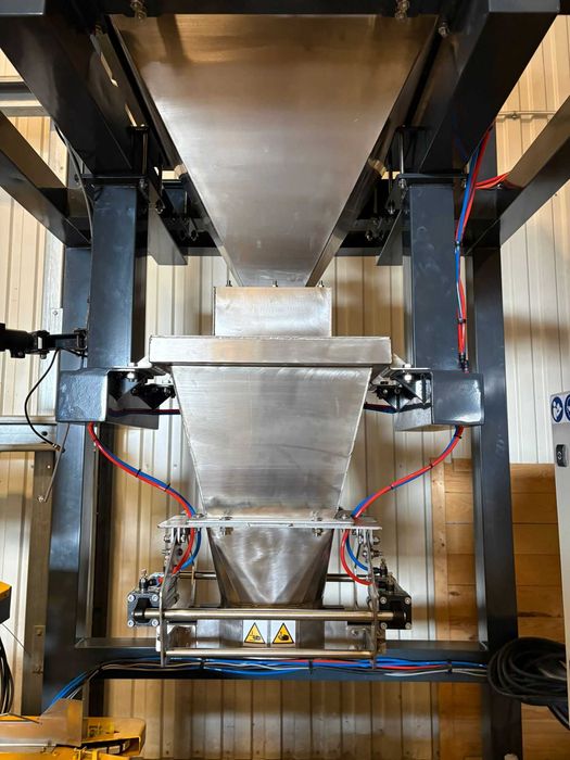 Linia półautomatyczna do pakowania w worki otwarte