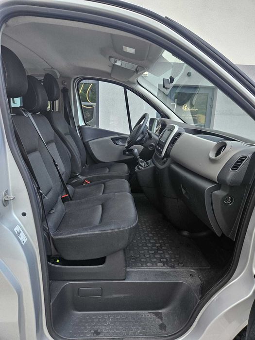 Renault Trafic 9 osobowy